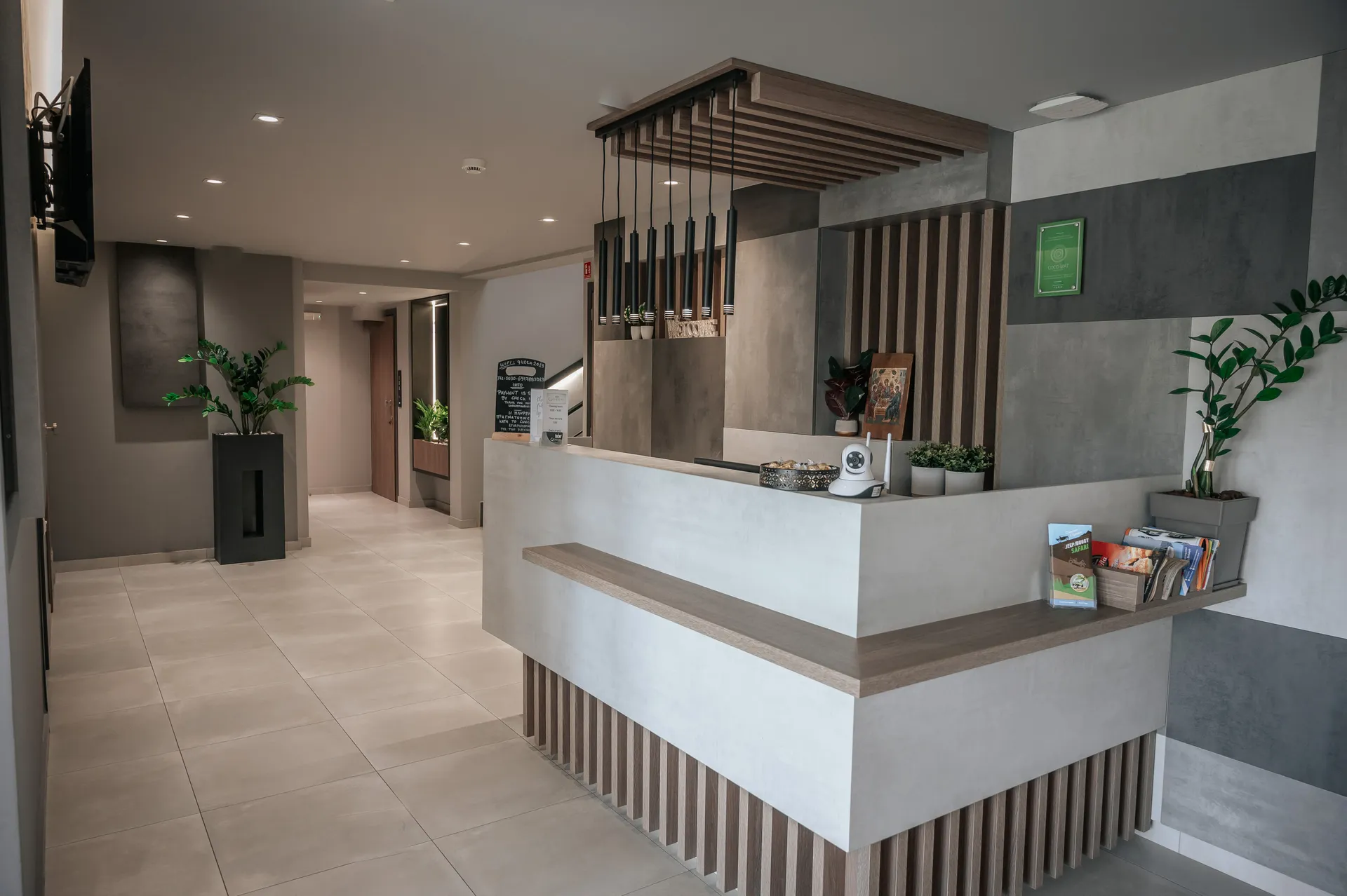 Tiara Holidays - Elizabeth Queen Luxury Rooms - recepcija